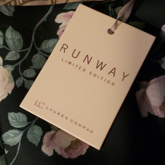 Lauren Conrad scuba skirt NWT - Picture 4 of 6